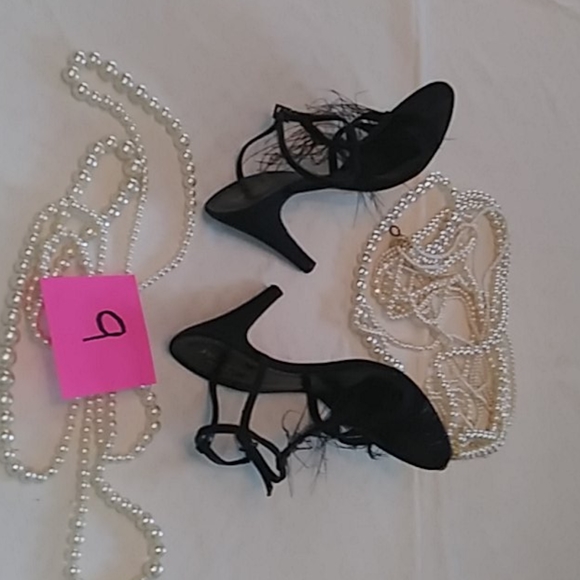 Heels - Picture 4 of 4